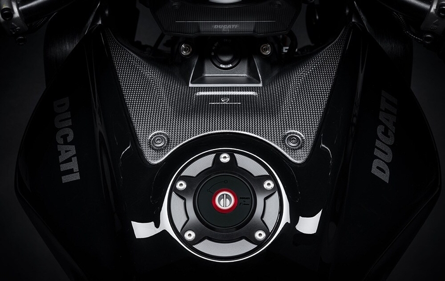 Diavel V4 accessories (Ph. Ducati)