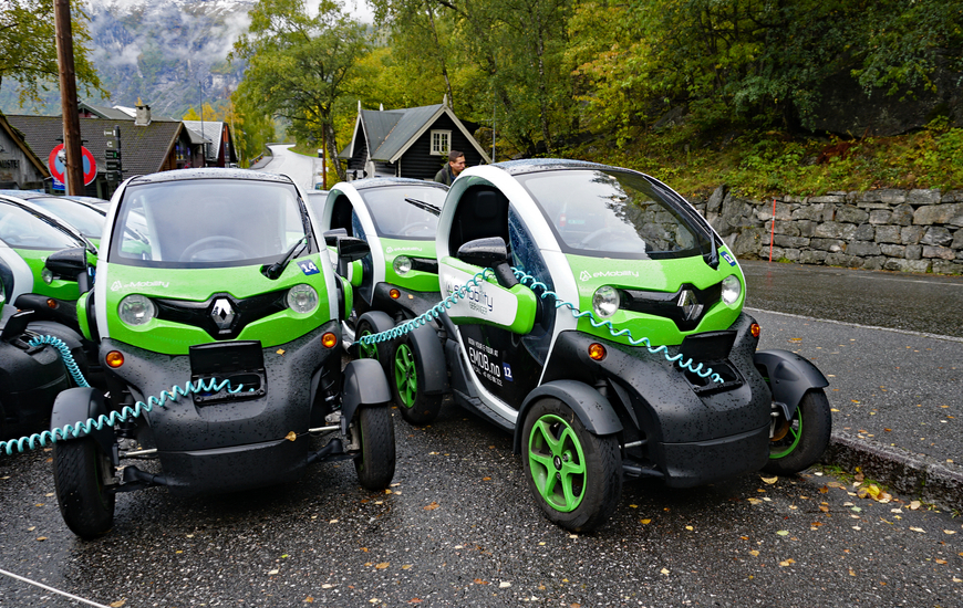 Renault Twizy fleet in service (Wikimedia) 