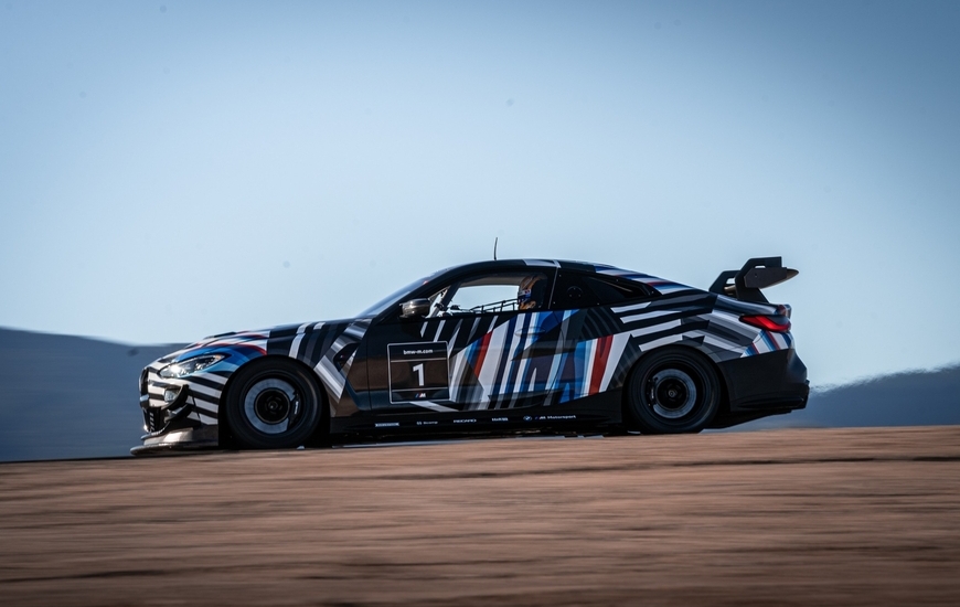 La BMW M4 GT4 nei test (Ph. BMW Group)
